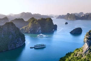 Hanoi: Halong Bay and Lan Ha Bay Cruise with Private Balcony