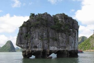 Hanoista: Halong Bay, Sung Sot ,Titop Island & Luon Cave (Luon-luola)