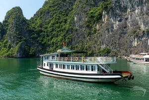 Hanoista: Halong Bay, Sung Sot ,Titop Island & Luon Cave (Luon-luola)
