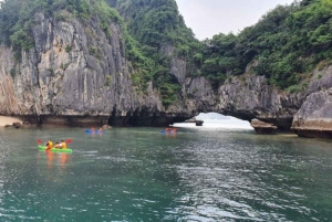 Hanoista: Halong Bay, Sung Sot ,Titop Island & Luon Cave (Luon-luola)