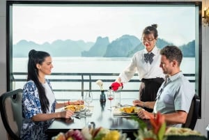 Baie d'Halong : Croisière de luxe d'une journée avec buffet, kayak, baignade