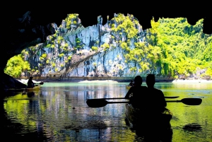 Hanoi: Crucero por la Bahía de Halong y Lan Ha con traslado en limusina