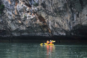 Hanoi : Croisière dans la baie d'Halong et de Lan Ha avec transfert en limousine