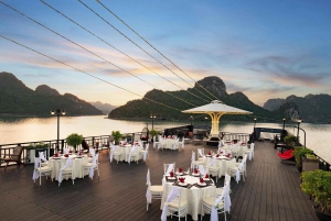 Hanoi: Crucero por la Bahía de Halong y Lan Ha con traslado en limusina