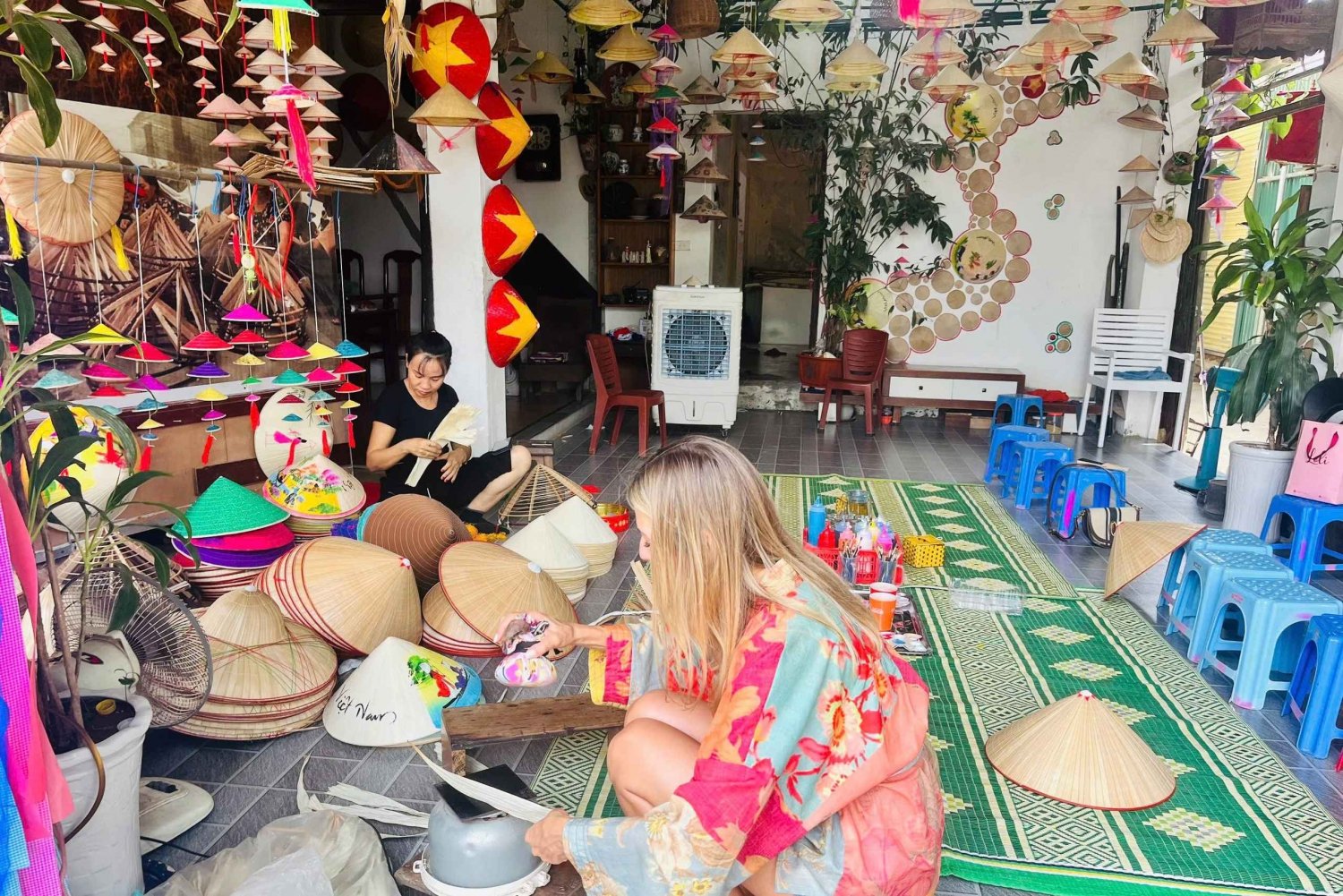 Hanoï : village d'encens, chapeaux coniques et visite artisanale de la soierie