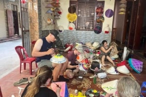 Hanoi : encens, fabrication de chapeaux, villages de laque et rue du train