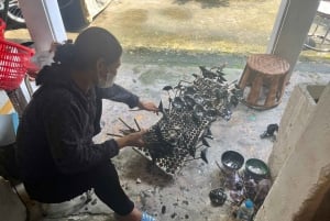 Hanoi : encens, fabrication de chapeaux, villages de laque et rue du train