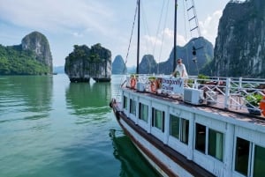 Hanoi: Crucero por las islas y cuevas de Ha Long con almuerzo y kayak