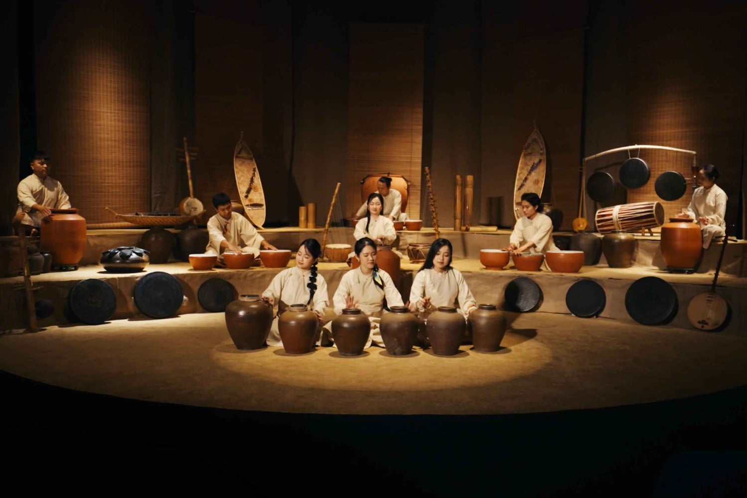 Hanoi-jeepeventyr: Keramik i Bat Trang og GOM-liveshow