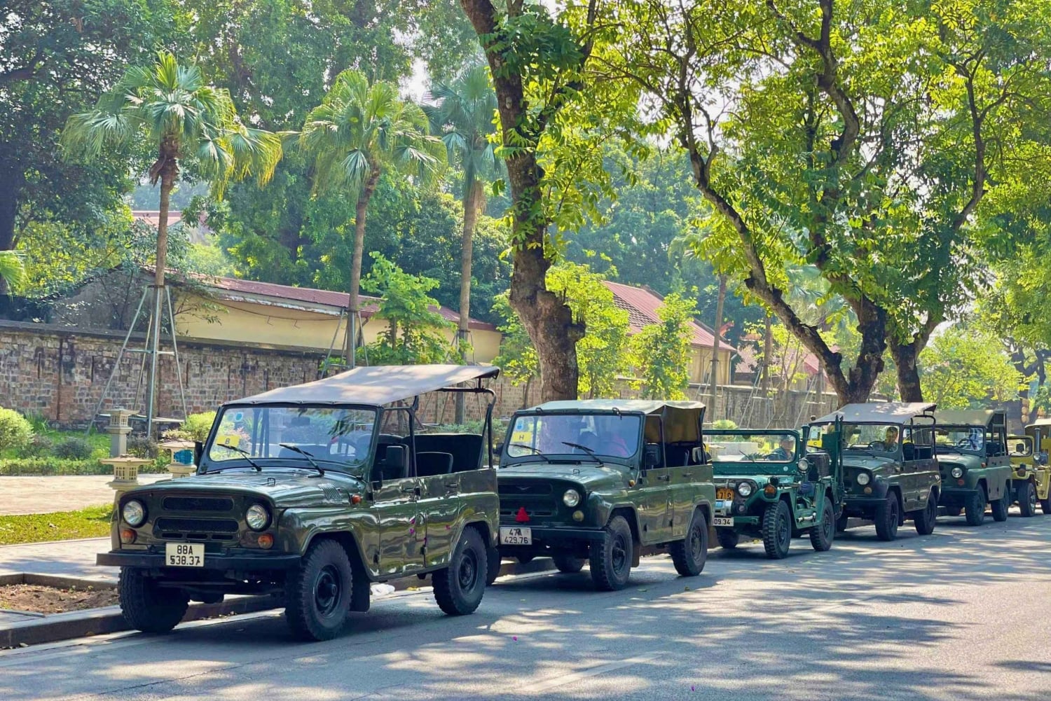 Hanoi: Jeeptour zum Keramikdorf Bat Trang, geführt von Frauen