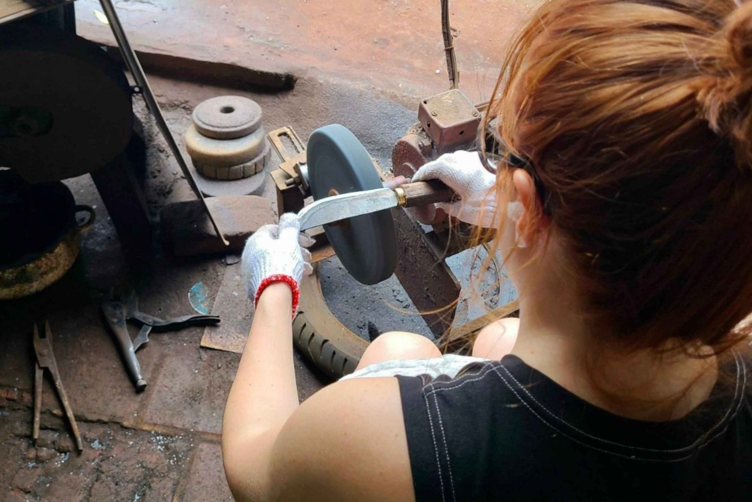 Tradisjonelt knivmakerverksted i Hanoi