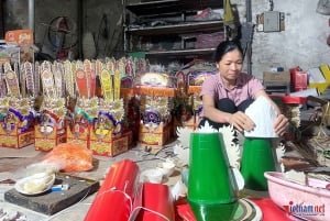 Hanoi: Lacquerware & Votive Paper Villages Or Incense & Hat