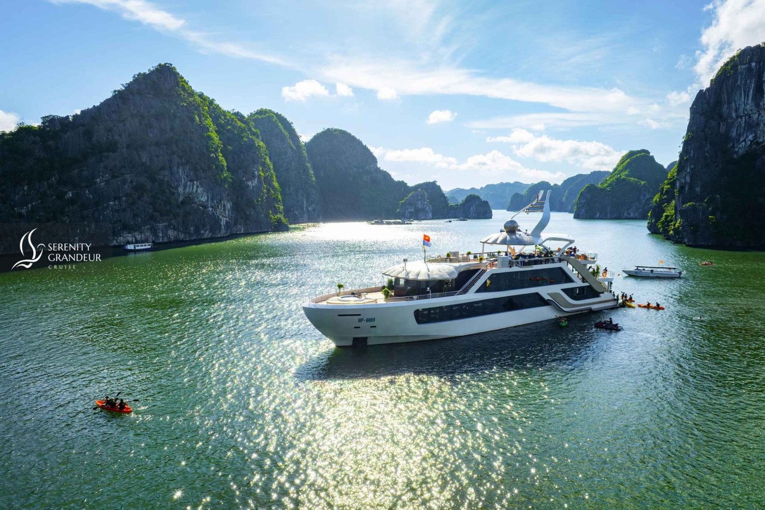 Hanoi: Lan Ha Bay tour with all-season jacuzzi, water slide