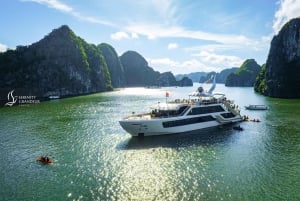 Crucero por la bahía de Lan Ha y Cat Ba desde Hanói: kayak, jacuzzi y tobogán
