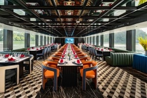 Crucero por la bahía de Lan Ha y Cat Ba desde Hanói: kayak, jacuzzi y tobogán