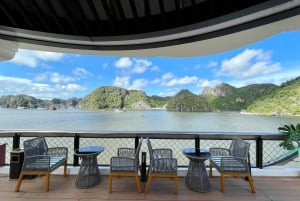 Crucero por la bahía de Lan Ha y Cat Ba desde Hanói: kayak, jacuzzi y tobogán