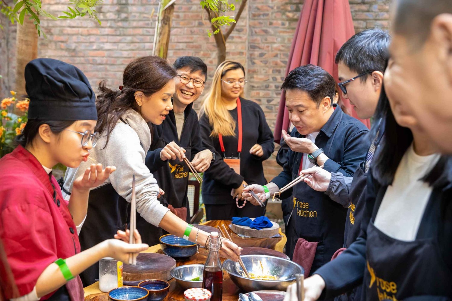 Hanoi: Local Market Game & Culinary Bonding Experience
