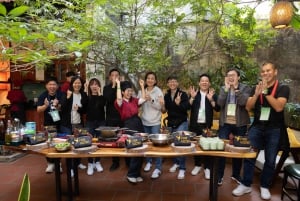 Hanói: ¡Juego en el mercado local y experiencia culinaria en equipo!