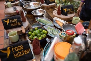 Hanói: ¡Juego en el mercado local y experiencia culinaria en equipo!