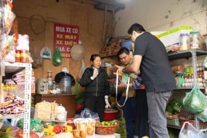 Hanói: ¡Juego en el mercado local y experiencia culinaria en equipo!