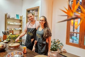 Hanói: ¡Juego en el mercado local y experiencia culinaria en equipo!