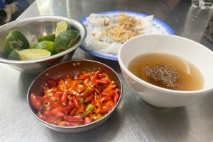 Hanoi: Tour gastronómico callejero guiado con experiencia en la calle del Tren