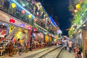 Hanoi: Opastettu katuruokakierros junakadun kokemuksella
