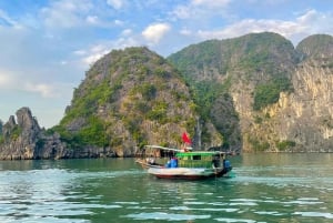 Hanoi: Lan Ha Bay Jade Sails -risteily buffetlounaalla.