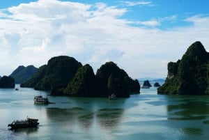 Hanoi: Lan Ha Bay Jade Sails -risteily buffetlounaalla.