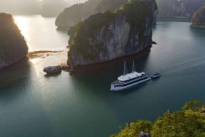 Hanoi: Lan Ha Bay Jade Sails -risteily buffetlounaalla.