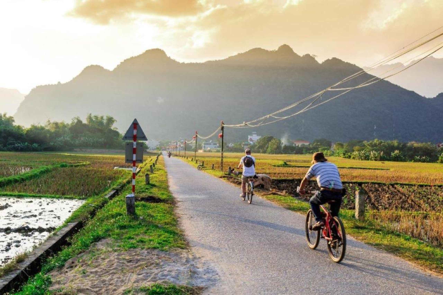 Hanoi: Valle de Mai Chau 2D1N con ciclismo y masaje de pies