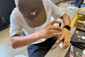 Hanoï : atelier de fabrication de mini-porte-clés