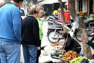 Hanoi: Ochtendwandeling met marktbezoek en koffie op het dak