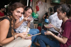 Hanoi: Ochtendwandeling met marktbezoek en koffie op het dak