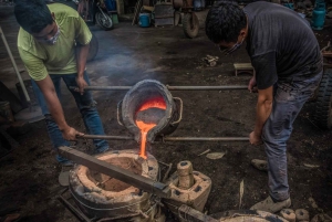 Hanoi: Ngu Xa Bronze Casting Village Guided Tour