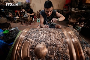 Hanoi: Ngu Xa Bronze Casting Village Guided Tour