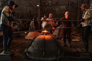 Hanoi: Ngu Xa Bronze Casting Village Guided Tour