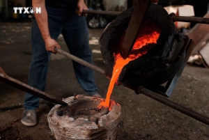 Hanoi: Ngu Xa Bronze Casting Village Guided Tour
