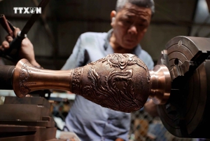 Hanoi: Ngu Xa Bronze Casting Village Guided Tour