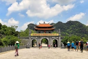 Hanoi/Ninh Binh: 1-Day Tam Coc/Trang An, Hoa Lu & Mua Caves