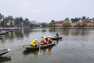 Hanoi/Ninh Binh: 1-Day Tam Coc/Trang An, Hoa Lu & Mua Caves