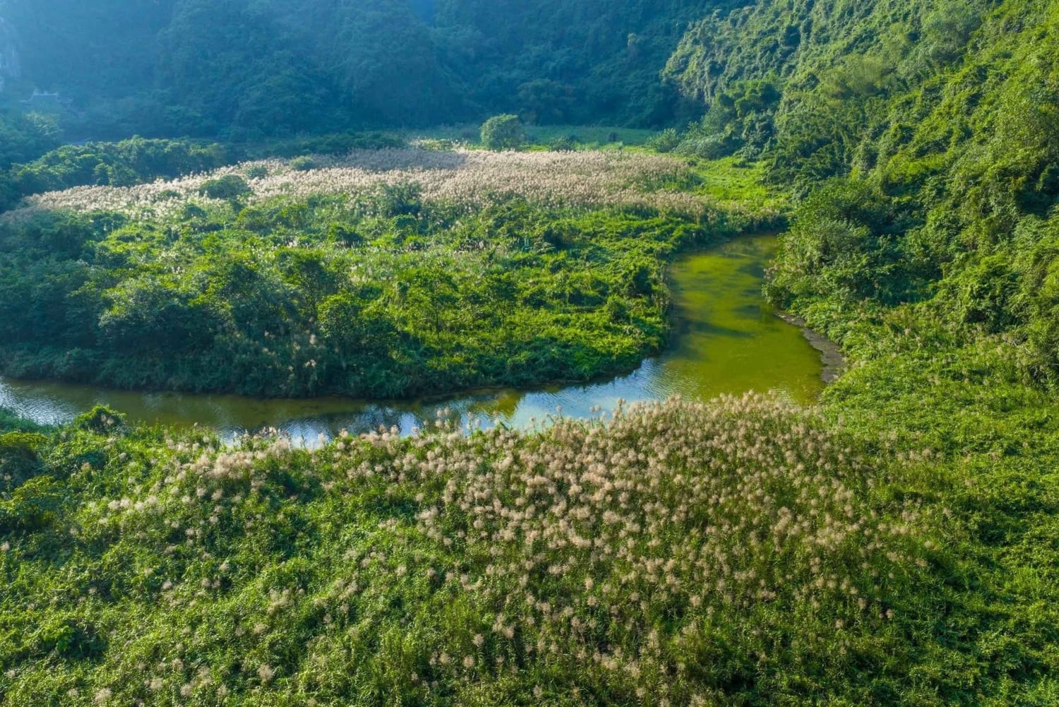 Hanoi: Ninh Binh Am Tien-grottan eller Trang An, Mua-grottan och Hoa Lu