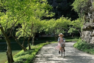 Hanoi: Ninh Binh Am Tien-grottan eller Trang An, Mua-grottan och Hoa Lu