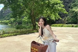 Hanoi: Ninh Binh Am Tien-grottan eller Trang An, Mua-grottan och Hoa Lu