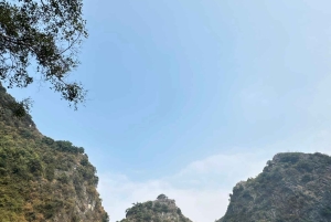 Hanoi: Ninh Binh Am Tien-grottan eller Trang An, Mua-grottan och Hoa Lu