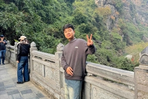 Hanoi: Ninh Binh Am Tien-grottan eller Trang An, Mua-grottan och Hoa Lu