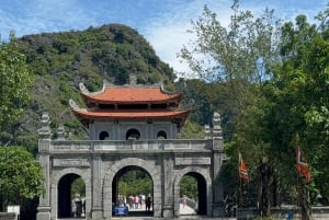 Hanoi: Ninh Binh Hoa Lu, Trang An Boat Ride, Mua Cave Tour