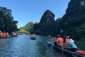 Hanoi: Ninh Binh Hoa Lu, Trang An Boat Ride, Mua Cave Tour