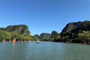 Hanoi: Ninh Binh Hoa Lu, Trang An Boat Ride, Mua Cave Tour