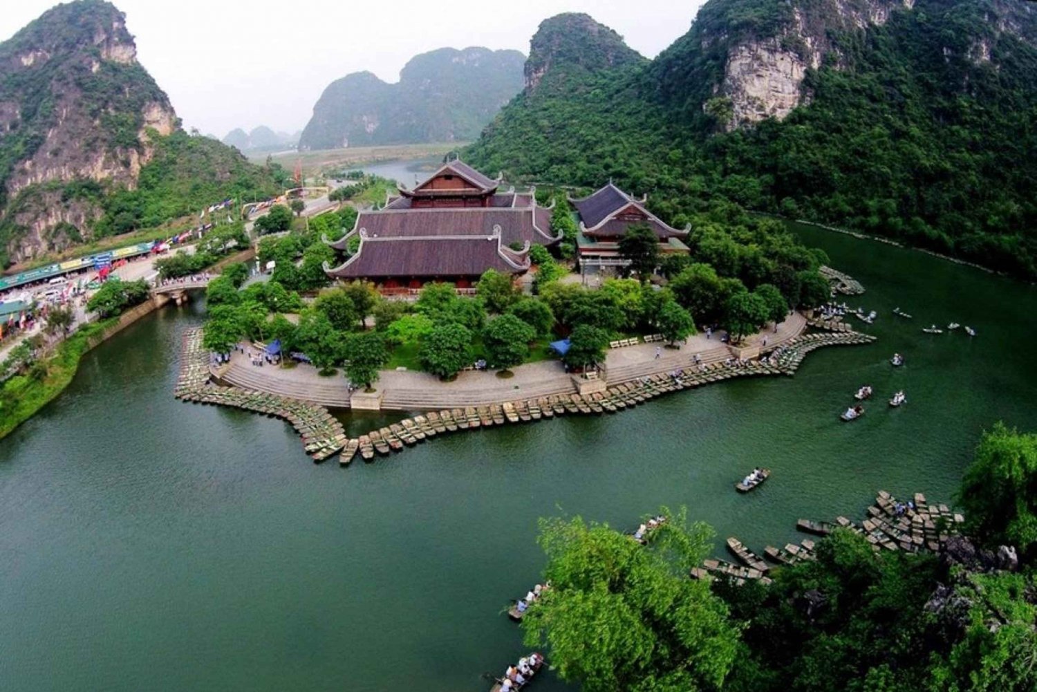 Hanoi / Ninh Binh: Trang An eco-tourism - Hoa Lu & Mua Cave